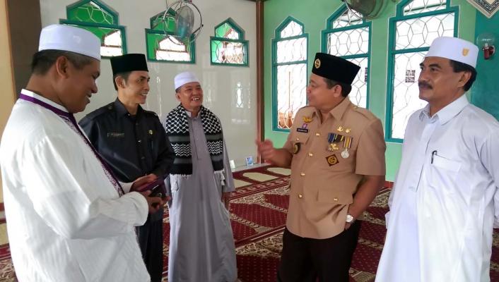 Usai Pimpin Upacara Pramuka, Pj Wako Dumai Shalat Jum’at di Masjid Habiburrahman