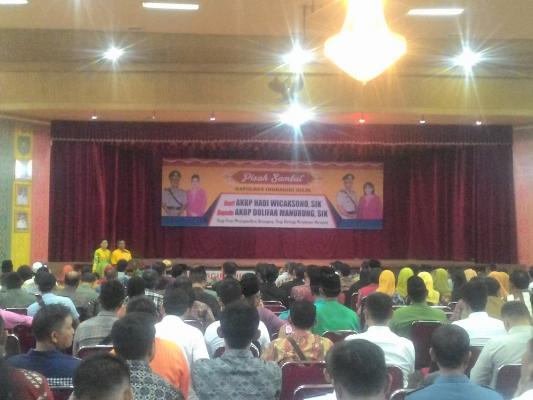 Bersama Istri, Bupati Inhil Hadiri Acara Pisah Sambut Kapolres AKBP Hadi Wicaksono