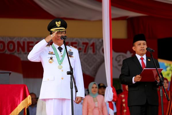 Bupati Inhil Irup Upacara HUT RI Ke-71