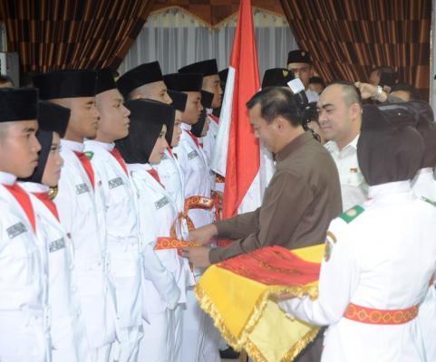 Walikota Kukuhkan Paskibraka Pekanbaru Tahun 2016