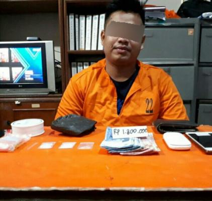 Berkat informasi masyarakat,Lelaki muda di amankan Polisi