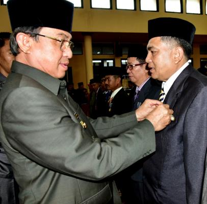 Bupati Inhil Serahkan Tanda Kehormatan Satyalancana Karya Satya Bagi 595 PNS