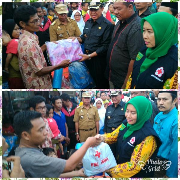 Bupati Wardan dan Ketua PMI Inhil Serahkan Bantuan Buat Korban Kebakaran di Tembilahan Hulu