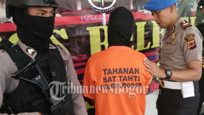Curiga Istrinya Diselingkuhi, Pria Ini Bacok Pacar Anaknya Hingga Tewas