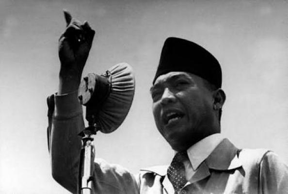 Ini Kisah lucu Presiden Soekarno Seenaknya Naikkan Pangkat Ajudan