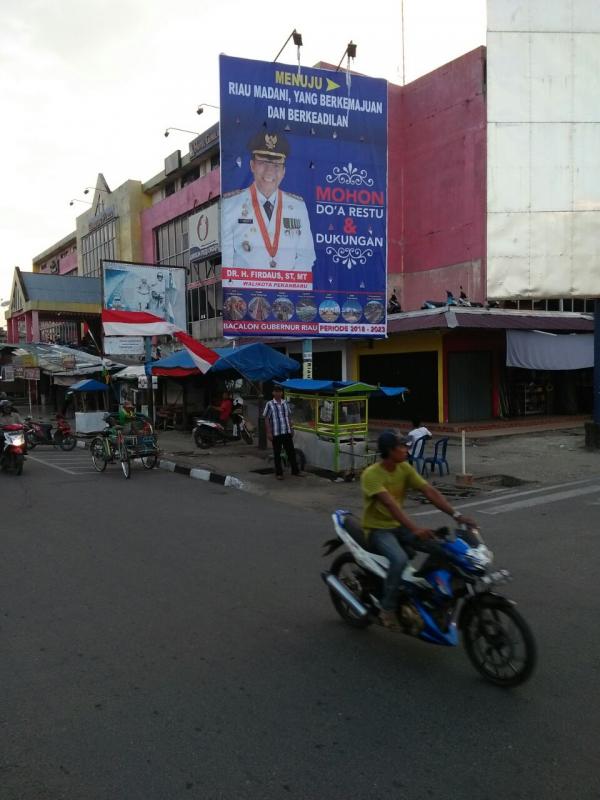 Masyarat Inhil Respon Positif Baleho DR Firdaus ST MT Bakal Calon Gubernur Riau