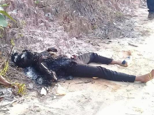 Mayat tampa identitas di temukan warga wajah sudah terbakar.