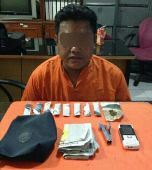 Pebisnis daun ganja di amankan Polisi dan barang bukti lain nya