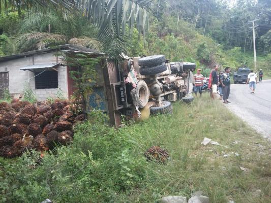 Satu Keluarga Tewas Tabrakan Beruntun di KM 1 Jalan Lintas Merangin - Pasir Pangarayan
