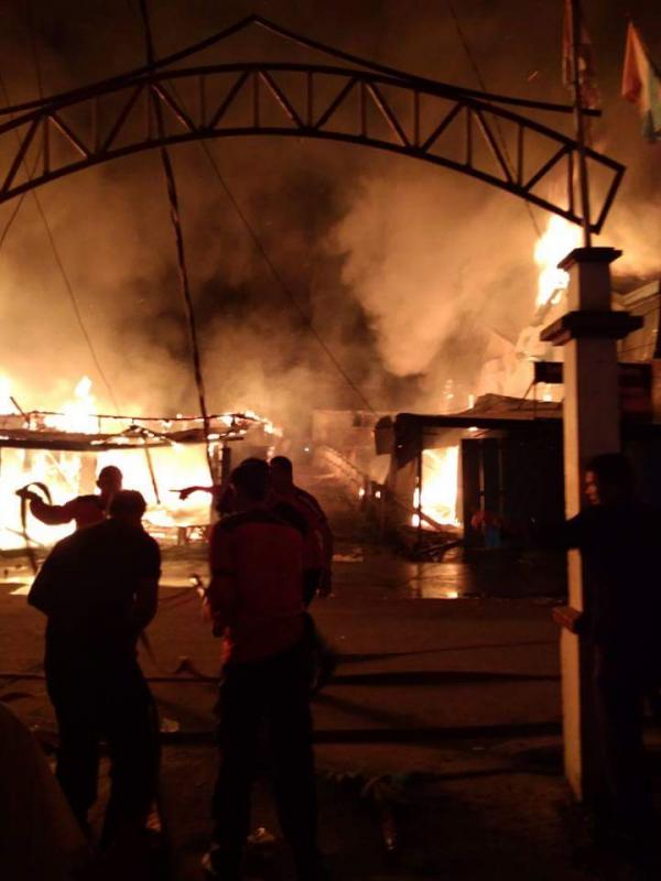 Sijago merah menghanguskan berapa warung