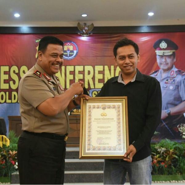 Sopir yang perekam pungli oknum polisi dapat piagam penghargaan dari Polri