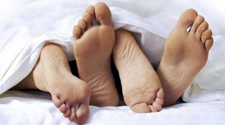 Sstttttt... Ini Solusi Bercinta Tanpa Ganggu Tidur Sang Buah Hati