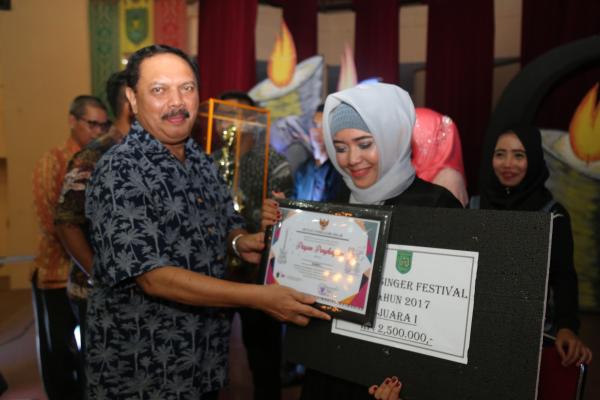 Tri Utami Pangestika Keluar Sebagai Juara Pertama Pop Singer Festival Inhil