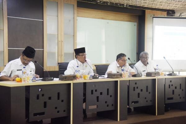 BUPATI HM. WARDAN MEMIMPIN RAPAT EVALUASI SAKIP