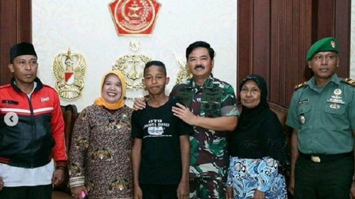 Bertemu Panglima TNI, Reza Mangar si Pemanjat Tiang Bendera Asal Maluku Ditawari Masuk TNI