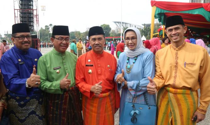 Bupati HM Wardan Hadiri Upacara Milad Provinsi Riau ke - 61