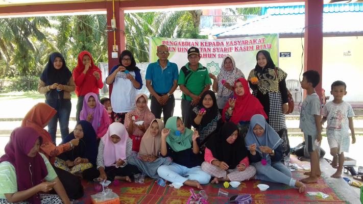 Fakultas Tarbiyah dan Ilmu ke guruan UIN Susqa adakan pelatihan Wirausaha di Desa Muara takus