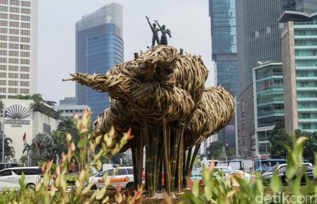 Ini Filosofi Karya Seni Bambu Getah Getih di Bundaran HI
