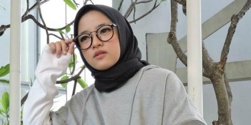 Intip Inspirasi Gaya Hijab Simpel dan Manis Ala Nissa Sabyan