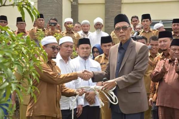 Pemkab Kampar Serahkan 31 Ekor Hewan Kurban Kepada Pengurus Markaz Islami