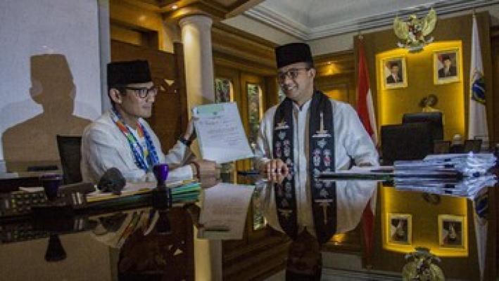 Sandi Berkaca-kaca Saat Serahkan Surat Mundur Wagub DKI