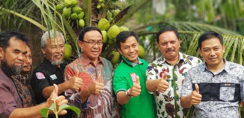 Temukan Solusi Harga Kelapa, Bupati Inhil Sambangi Kediaman Prof Wisnu Gardjito