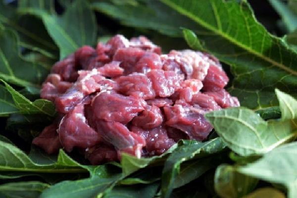 Tips Masak Daging Biar Empuk, Baluri Nanas hingga Daun Pepaya