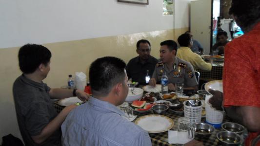Kapolres dan Ketua KADIN makan Siang di RM Takana Juo