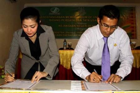 Nova :  Rumah saya didatangi orang yang tidak di kenal