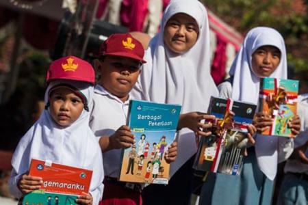 Pemerintah Danai Buku Wajib SMA/SMK