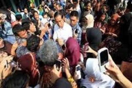 E-BLUSUKAN: Ini Gaya Jokowi Sambangi Warga Di Daerah Terpencil