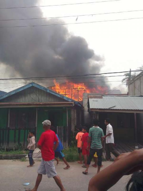 Dua Unit Rumah di Tembilahan Ludes Terbakar