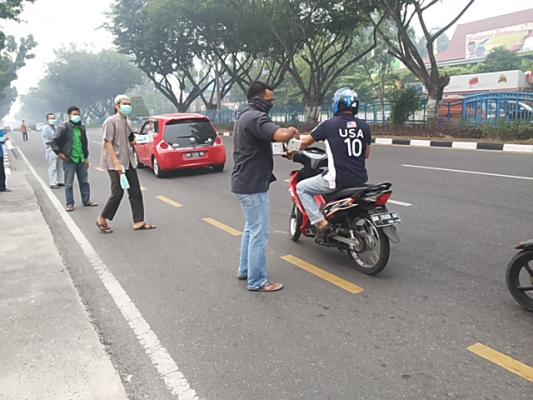 Forum Wartawan DPRD Kota Pekanbaru Bagikan 2000 Masker Gratis