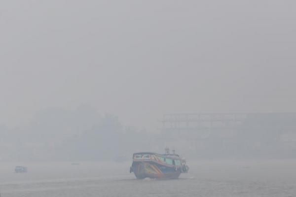 Kabut Asap Makin Tebal, Jarak Pandang di Perairan Meranti 200 Meter