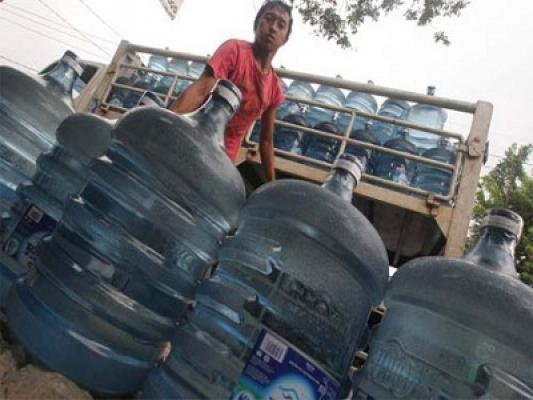 Kemarau Panjang, Air Satu Galon Dijual Rp20 Ribu di Kecamatan Pelangiran