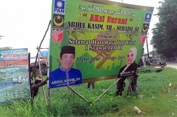 Panwaslu dan Tim Gabungan Tertibkan APK