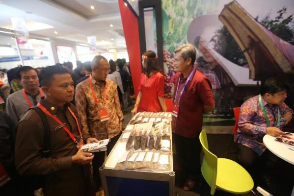 Pj. Bupati Kenalkan Sagu dan Kopi Meranti
