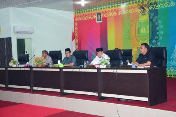 Realisasi Anggaran Menjadi Sorotan Fraksi Saat Penyampaian Pandangan Umum Nota Keuangan APBD-P 2015