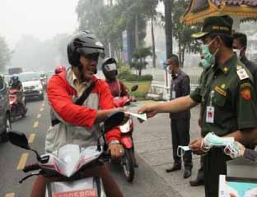 Wakil Walikota Pekanbaru Bagi-bagi Masker