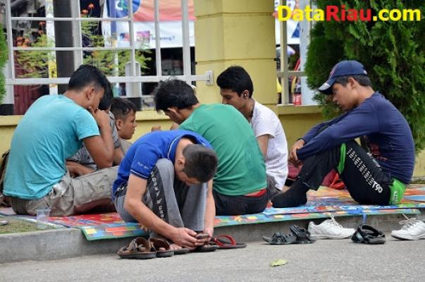 Jadi Pekerja Seks Pria, 10 Imigran Ditangkap