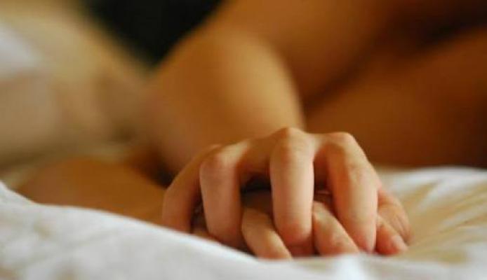 Anda Berisik Saat Bercinta, Ini Cara Mengatasinya