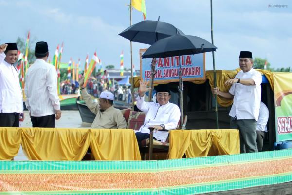 Bupati Inhil Bangga Dengan Masyarakat Desa Intan Mampu Jadi Pelopor Festival Sungai Indragiri