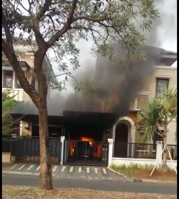 Damkar Benarkan Insiden Mobil Terbakar Karena Power Bank 