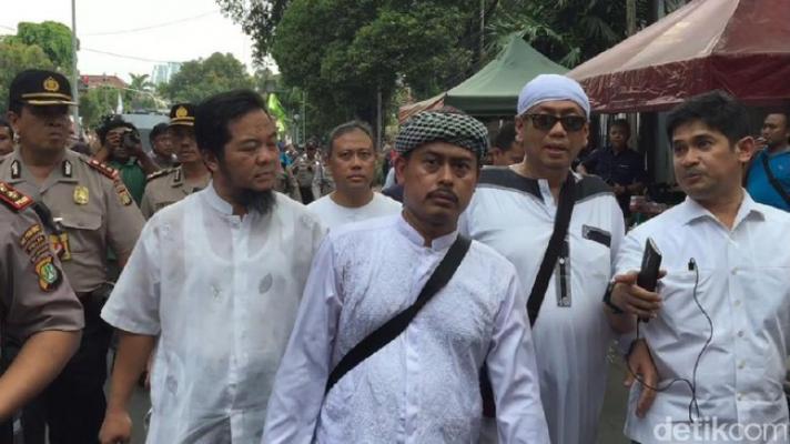 FPI : Hampir 10 Ribu Orang Daftar Jihad ke Rohingya 