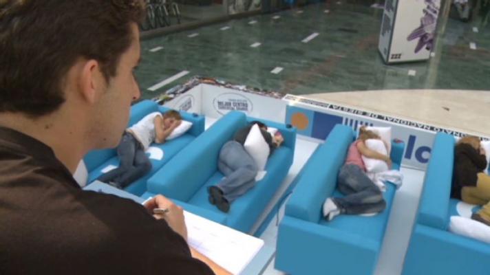 Negara Ini Gelar Lomba Tidur Siang di Mal, Yang Mengorok Dapat Poin Lebih