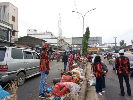 PP  Rohil Inisiatif Angkut Sampah, Taem: Kita Tidak Usah Salahkan Siapa-siapa, Ini Tanggung Jawab Bersama