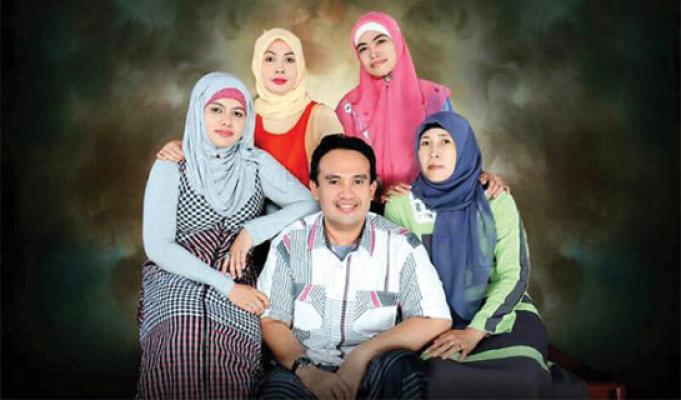 Satu Atap Empat Cinta
