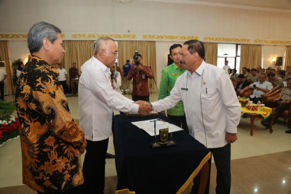 Sekda Inhil Hadiri Rapat Koordinasi Bersama Gubri Dan Sejumlah Kepala Daerah Se - Provinsi Riau