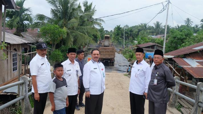 Sekda Inhil Tinjau Pembangunan Ruas Jalan Teluk Pinang - Gaung Sepanjang 5 Kilometer