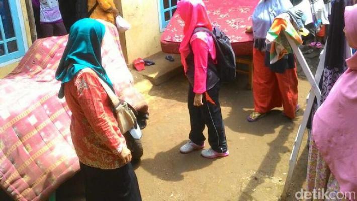 Warga Banjarnegara Jemur Kasur Massal Setelah Terserang Gatal